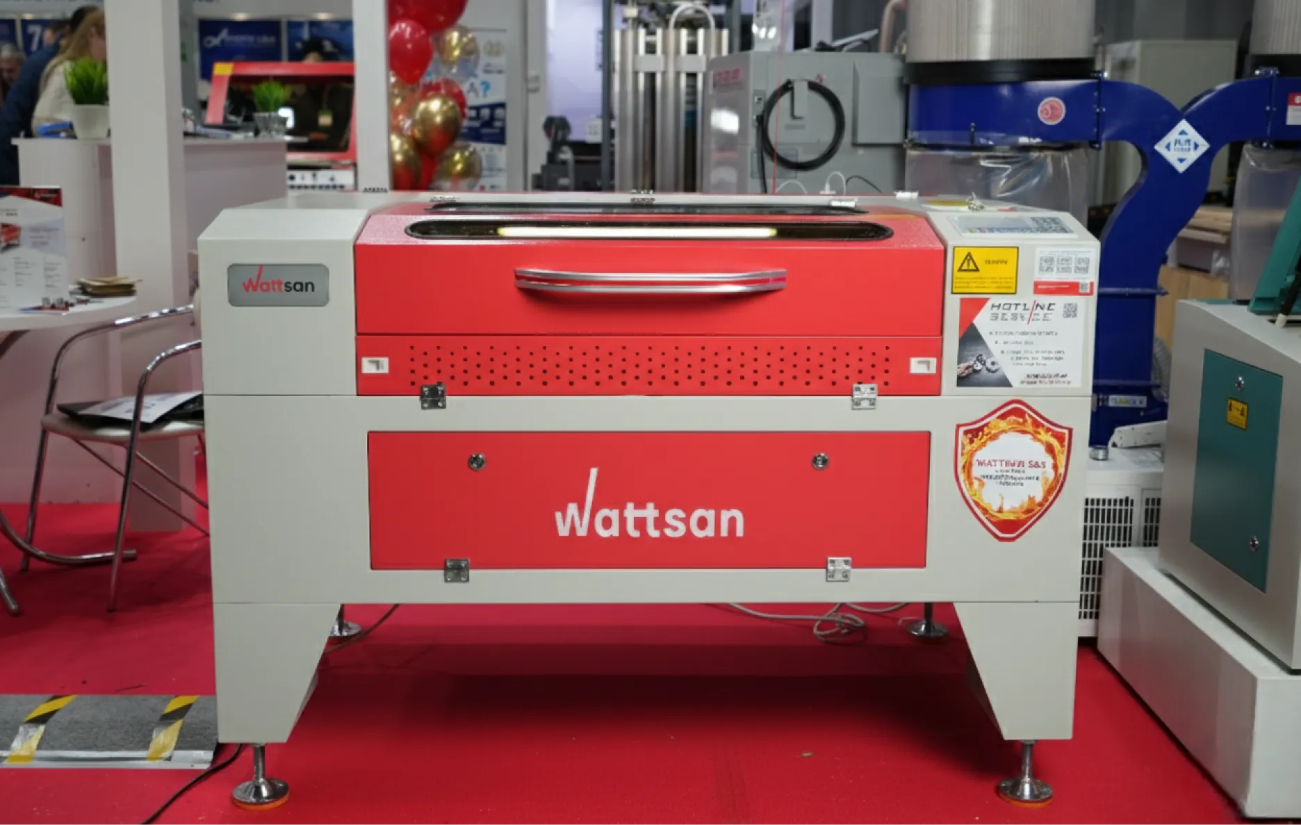 Лазерный станок нового поколения Wattsan с системой Wattsan SAS на красном ковре промышленной выставки
