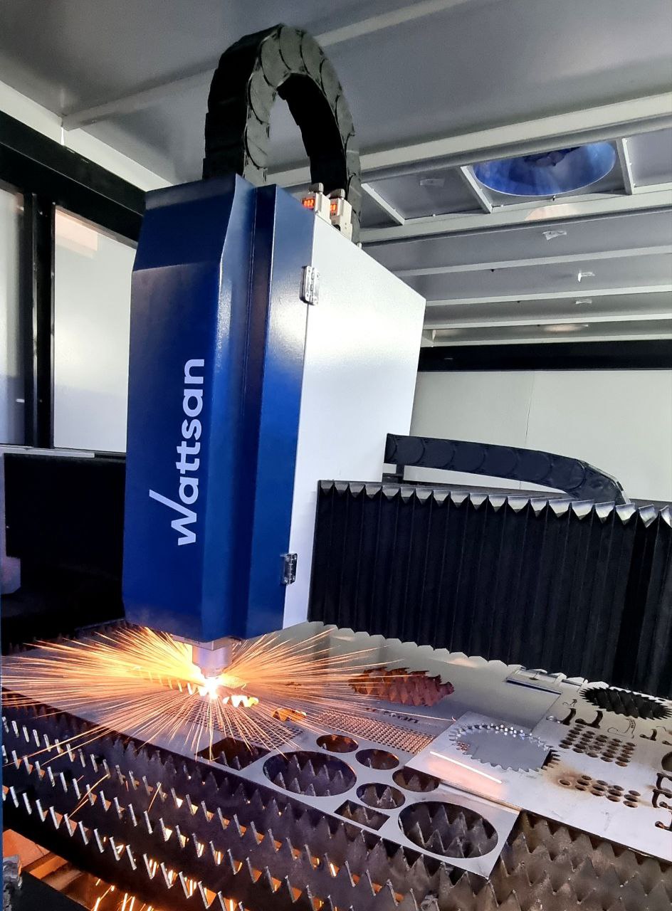 Лазерный станок по металлу Wattsan 1530S в работе