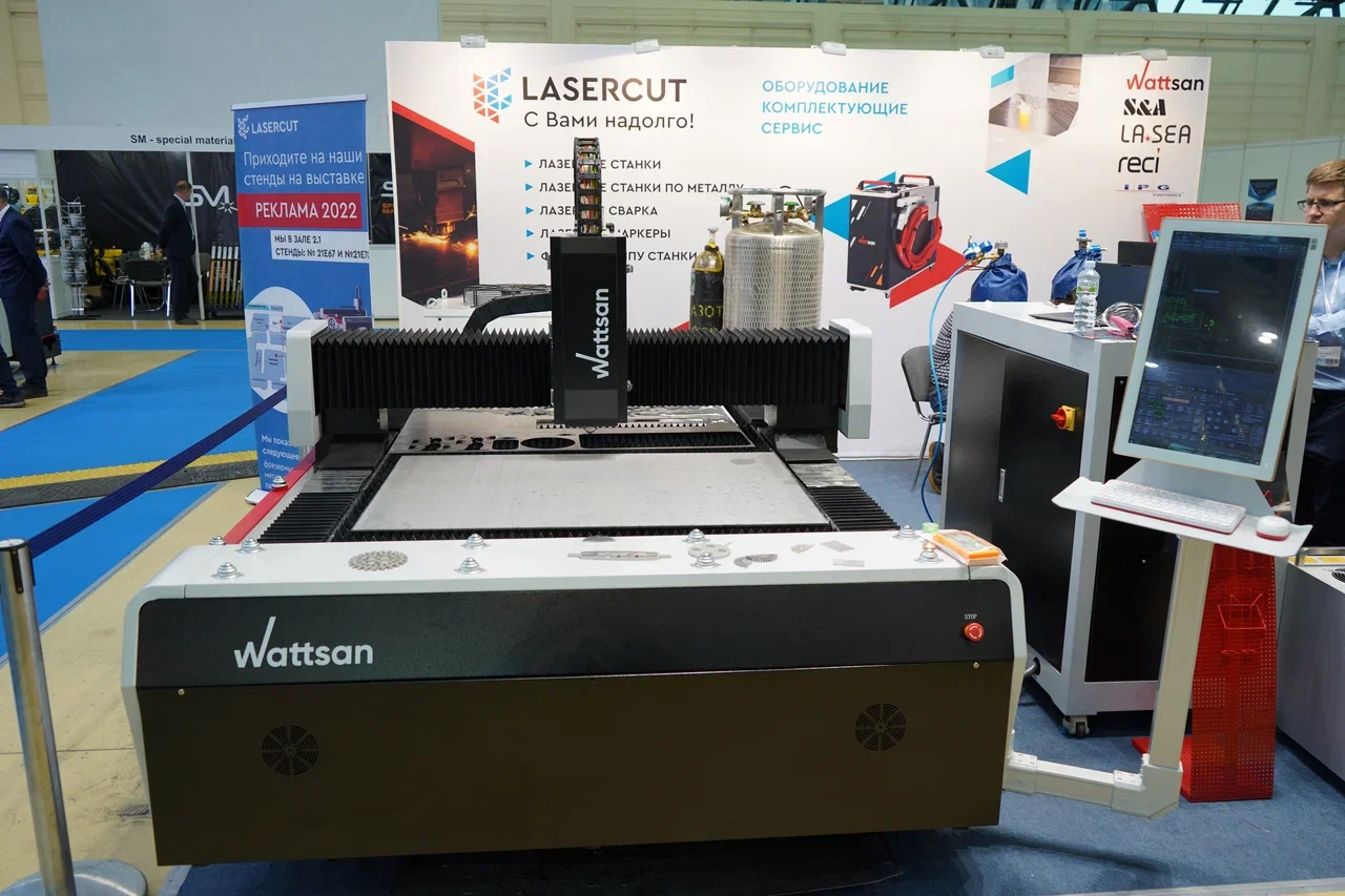 Станок для резки металла Wattsan 1530E в работе