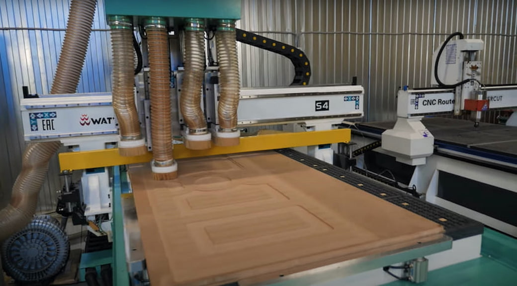 Широкоформатный фрезерный станок для мебели