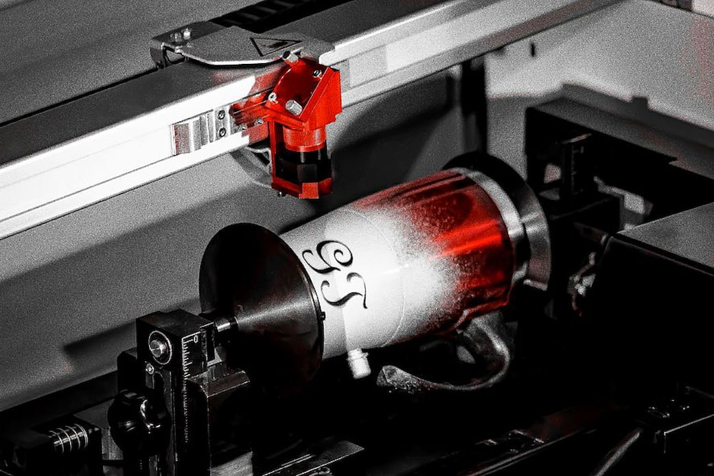 Лазерная гравировка круглых предметов