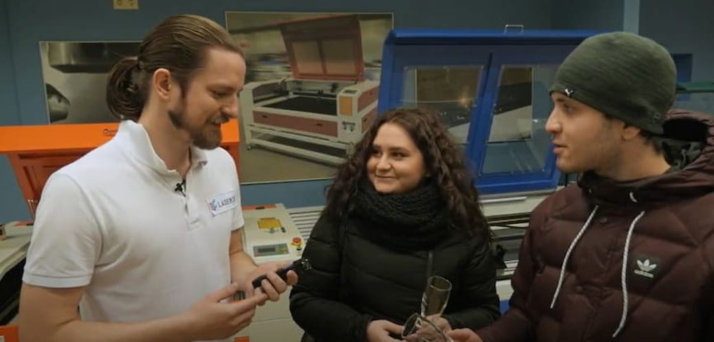 Вручение бокалов с гравировкой на лазерном станке