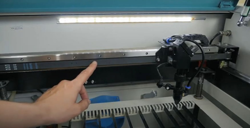 Привод опускания стола у лазерного станка