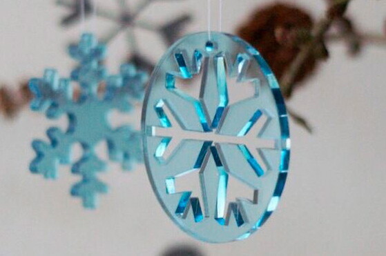 Елочные игрушки из оргстекла