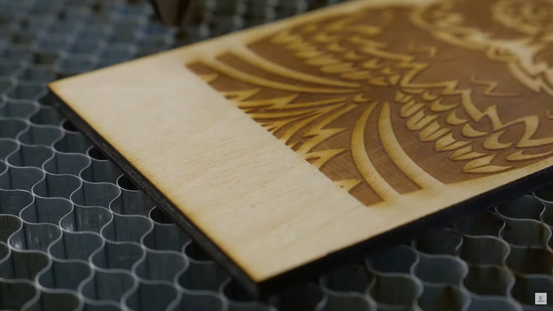 Лазерной гравировка фанеры