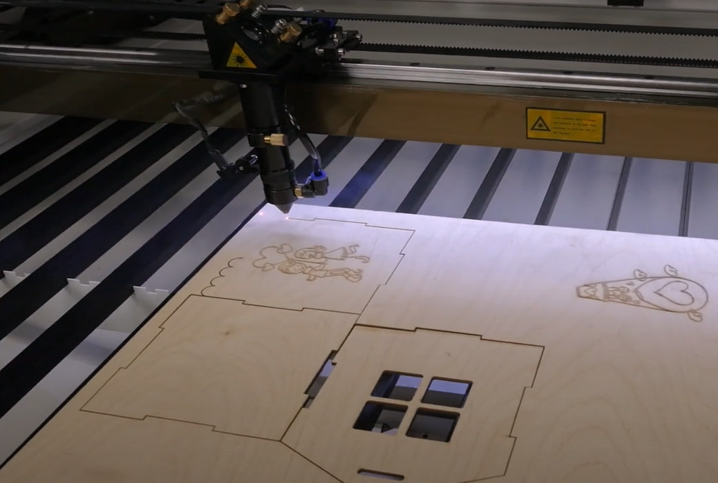 Домик из фанеры на лазерном станке