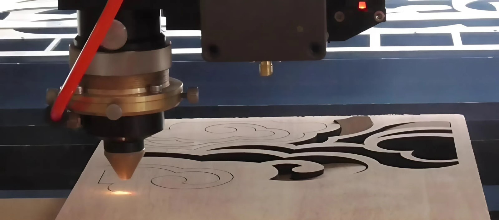 Лазерная резка фанеры