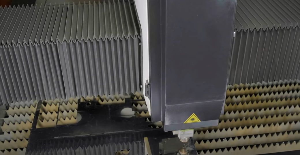 Резка металла лазерным станком с ЧПУ