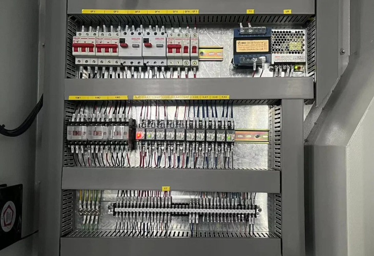 Превью 12 к Вертикальный фрезерный станок с ЧПУ VMC 640