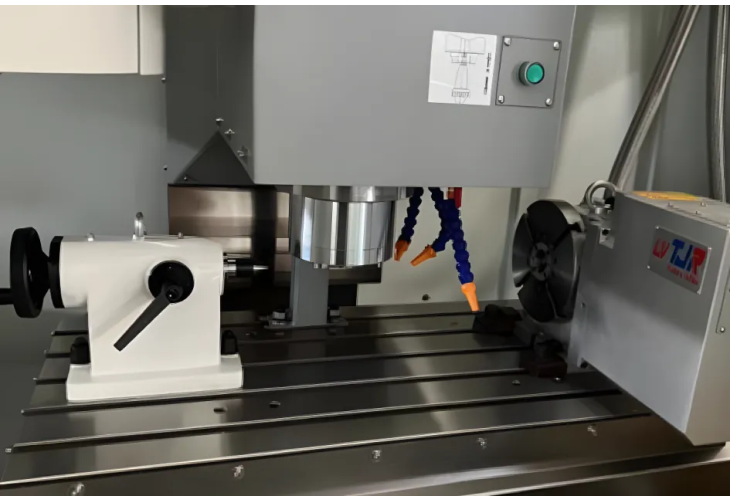 Превью 3 к Вертикальный фрезерный станок с ЧПУ VMC 650