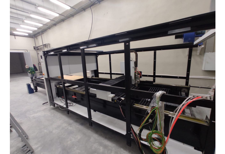 Превью 12 к Лазерный станок по металлу WATTSAN 1530S TABLECHANGE ROTATOTY CABINE 8000 Вт Raycus