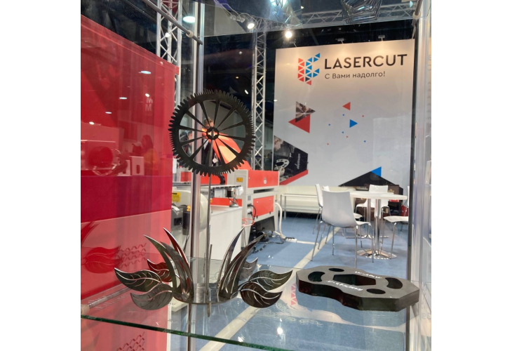 Превью 6 к Лазерный станок по металлу WATTSAN 1530S TABLECHANGE ROTATOTY CABINE 7000 Вт IPG