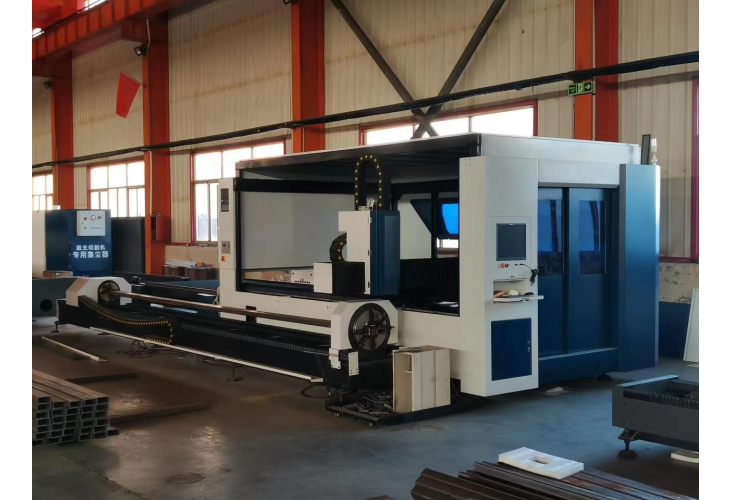 Превью 4 к Лазерный станок по металлу WATTSAN 1530S TABLECHANGE ROTATOTY CABINE 4000 Вт Maxphotonics