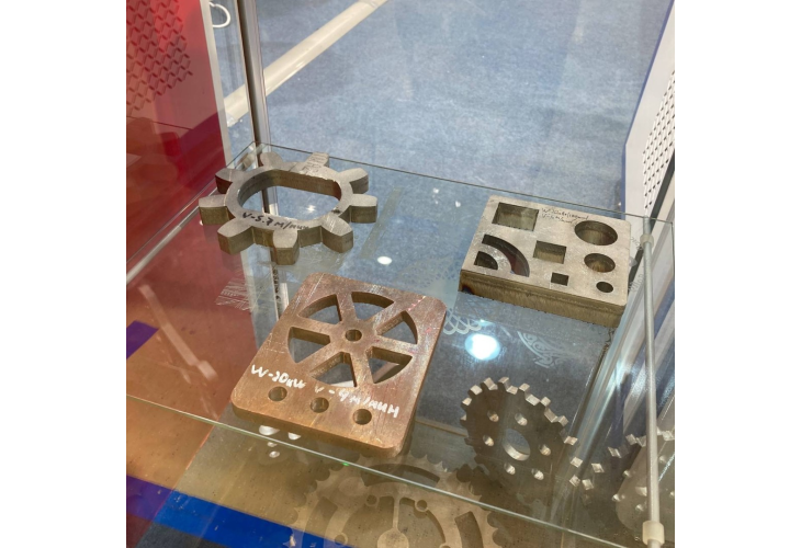 Превью 9 к Лазерный станок по металлу WATTSAN 1530S TABLECHANGE ROTATOTY CABINE 7000 Вт Maxphotonics