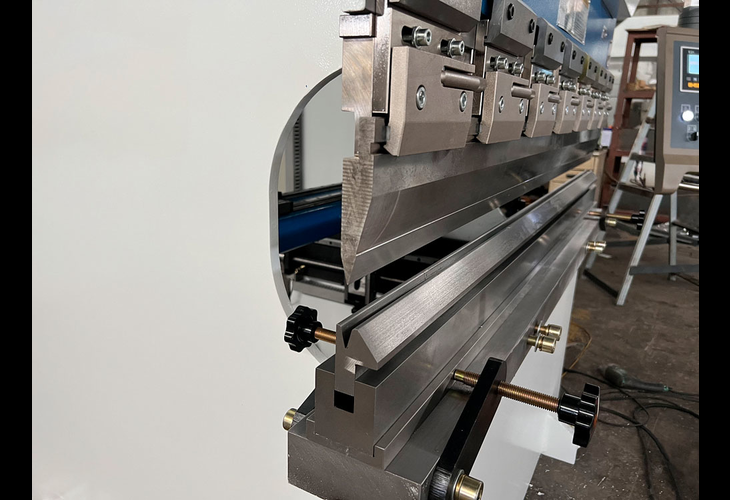 Превью 4 к Гидравлический листогибочный пресс Wattsan TB 12532