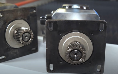 Сравнение шаговых и серводвигателей