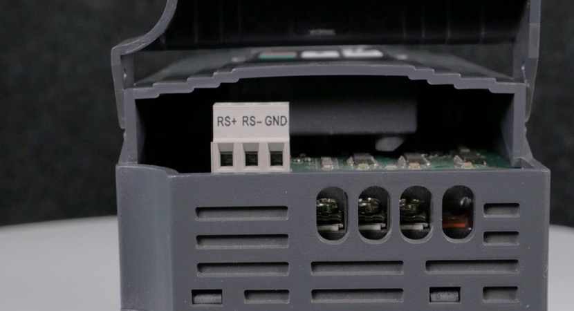 Видеообзор инвертора XINFUTAI FT-C001521KDI