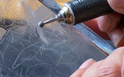 Чем гравировать стекло?