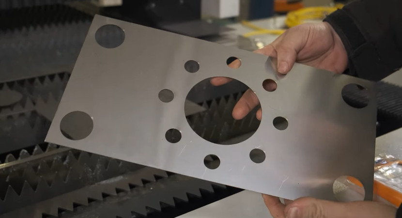 Как выбрать мощность излучателя лазерного станка по металлу